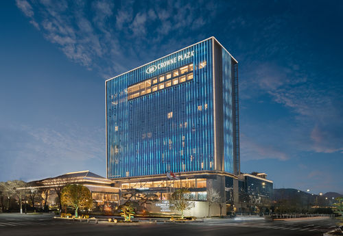 trường hợp công ty mới nhất về Crowne Plaza Thượng Lạc
