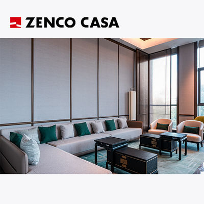 Các đồ nội thất khu vực giải trí của khách sạn bao gồm ghế sofa hình chữ L, bàn cà phê và khu vực ngồi