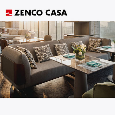 Thiết kế nội thất phòng khách sạn với ghế sofa và bàn cà phê