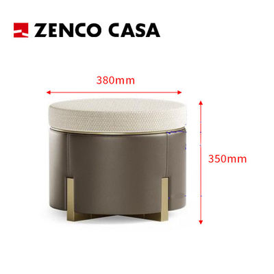 Bộ đồ nội thất phòng ngủ đôi của khách sạn bao gồm giường và ghế sofa với gối